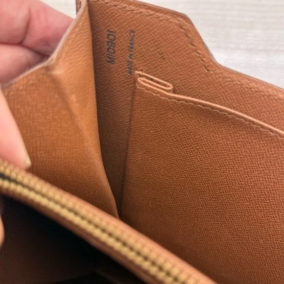 Louis Vuitton Brown and Gold Monogram Métis Authentic.